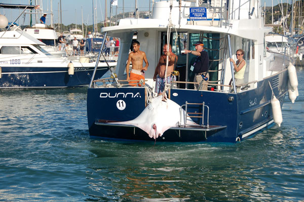 Manta llegando a puerto