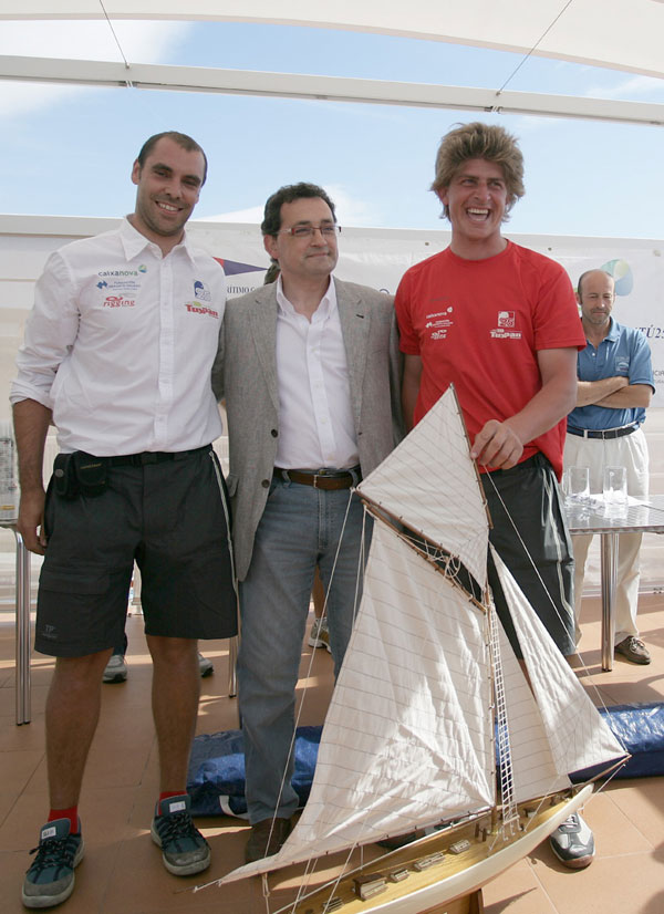 Trofeo Caixanova de Platu 25 y Catamaranes a Vela que organiza el Club Marítimo de Canido