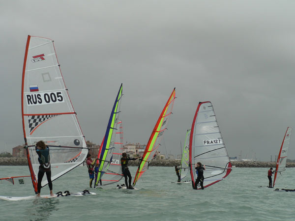 V Regata de Año Nuevo-Bahia de Cádiz de RS:X y Techno