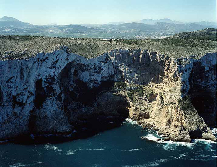 Acantilado por el N de Cabo San Antonio