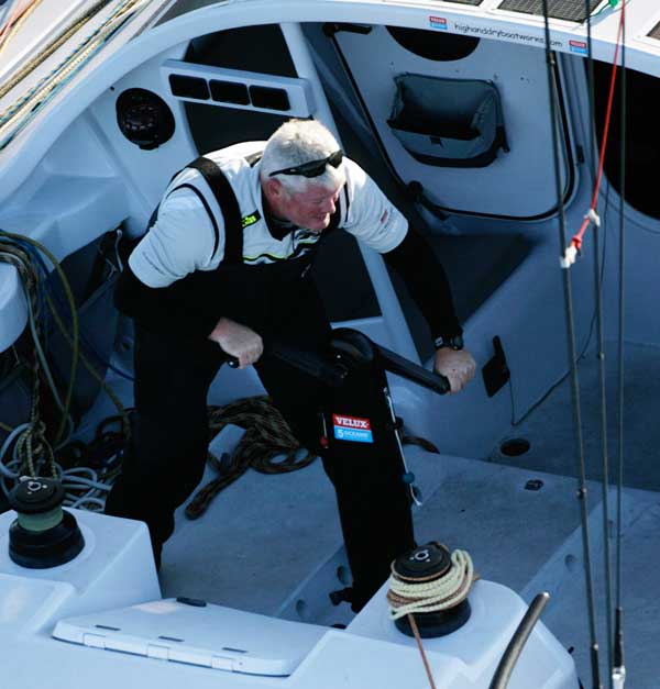 Skipper Brad Van Liew a bordo de Le Pingouin Skipper Brad Van Liew a bordo de Le Pingouin