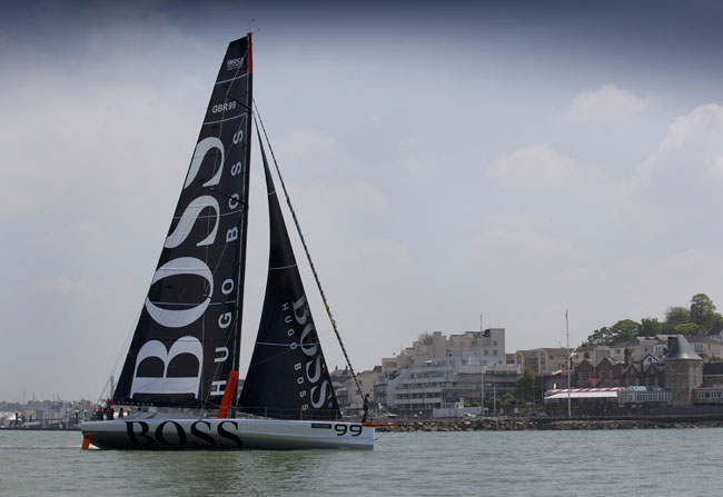 Alex Thomson a bordo delk Open 60 Hugo Boss