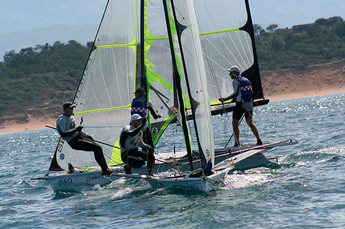 4ª Jornada Poco viento solo compiten los 49er 4ª Jornada Poco viento solo compiten los 49er