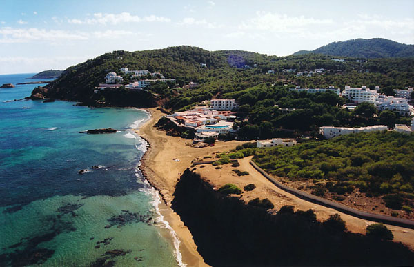 Platja d'Es Figueral (Santa Eulària d'es Riu / Ibiza ) 