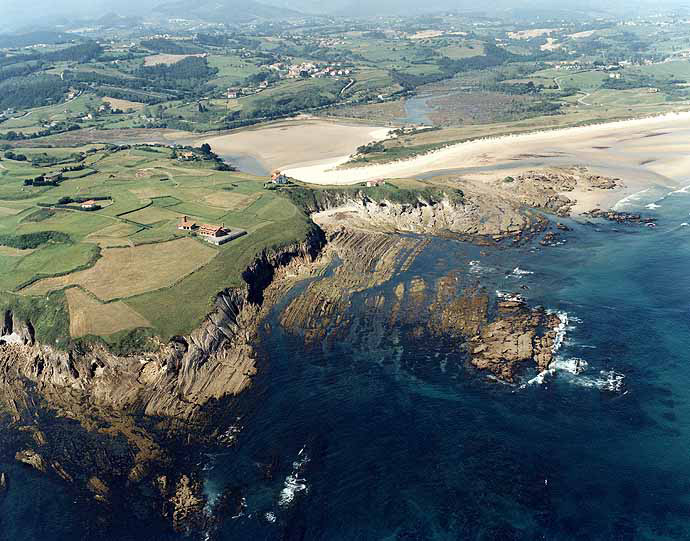 http://www.masmar.net/var/masmar/storage/images/guias/playas/cantabria/playa-de-oyambre-valdaliga/playa-de-oyambre/183657-1-esl-ES/Playa-de-Oyambre.jpg