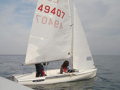 Vamos al agua. Nuestra primera salida a vela.