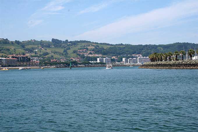 Navegando desde la barra del Bidasoa Navegando desde la barra del Bidasoa