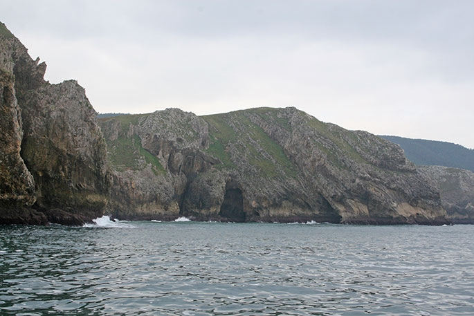 Cuevas en el acantilado Cuevas en el acantilado