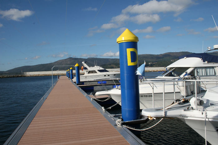 Pantalán de espera para barcos hasta 25 metros Pantalán de espera para barcos hasta 25 metros