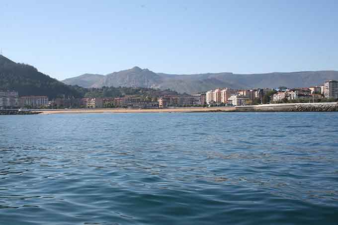 Playa de Brazomar desde el mar