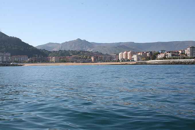 Playa de Brazomar desde el mar