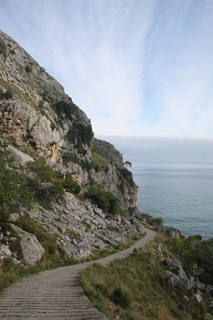 Sendero de bajada a la playa de San Julián