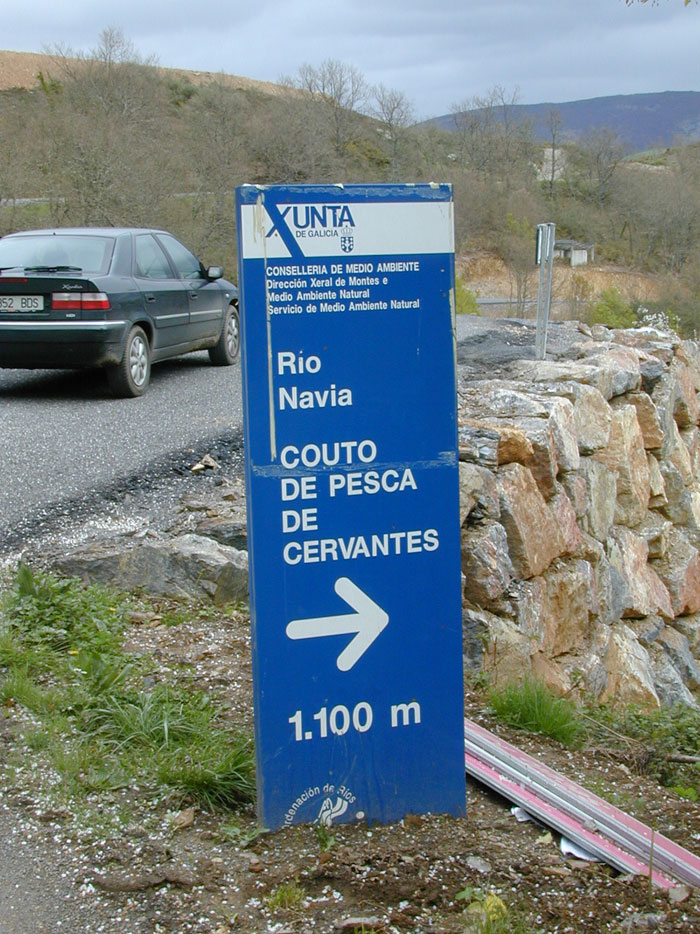 Cruce de las carreteras a Navia y Cervantes