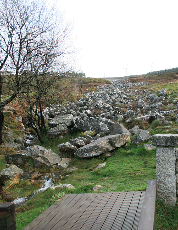 Pedregal de Irimia. Nacimiento del Miño Pedregal de Irimia. Nacimiento del Miño