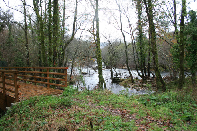 Caminos de senderístas y pescadores Caminos de senderístas y pescadores