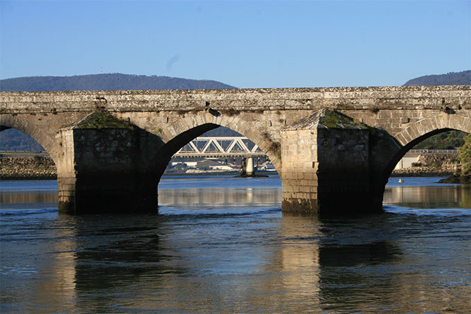 Puente románico de Pontesampaio Puente románico de Pontesampaio