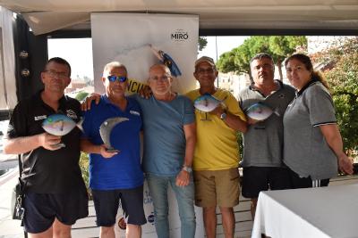 La embarcación Capricho, de Luís Sánchez, del CN Cambrils, gana en Cambrils el Concurso Curricán Coster 11º Interclubs Costa Daurada