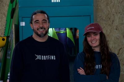 La startup vasca Dryfing presenta la primera máquina que lava y seca trajes de neopreno La startup vasca Dryfing presenta la primera máquina que lava y seca trajes de neopreno
