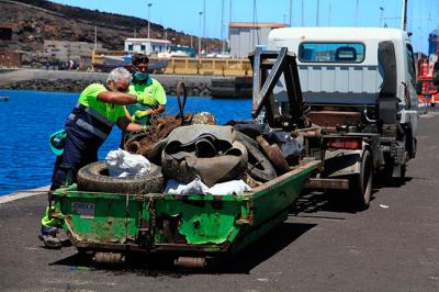 “Histórico acuerdo entre pesca artesanal y buceo recreativo responsable en la isla de El Hierro “Histórico acuerdo entre pesca artesanal y buceo recreativo responsable en la isla de El Hierro