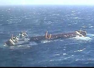 Marea Negra. Prestige. Galicia. Grave peligro a 28 millas de Fisterra, cargado con 77.000 toneladas de fuel-oil