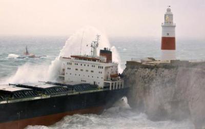 Greenpeace denuncia el descontrol del tráfico marítimo en el estrecho de Gibraltar y el preligro constante de catástrofe ecológica Greenpeace denuncia el descontrol del tráfico marítimo en el estrecho de Gibraltar y el preligro constante de catástrofe ecológica