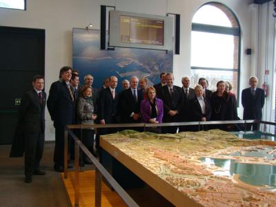 Los embajadores de la Unión Europea  visitan el Puerto de Gijón