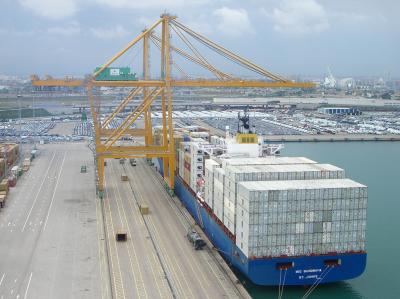 Valencia es el único puerto español que mantuvo en 2008 sus posiciones en el ranking mundial de puertos de contenedores Valencia es el único puerto español que mantuvo en 2008 sus posiciones en el ranking mundial de puertos de contenedores