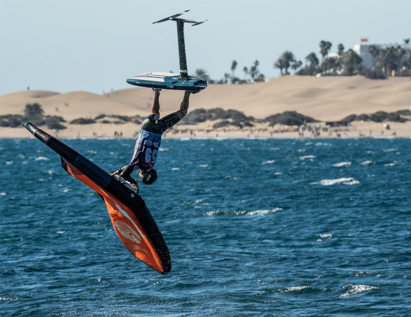 16_Ancor Sosa (Fuerteventura) se proclama campeón de Wingfoil Surf-Freestyle