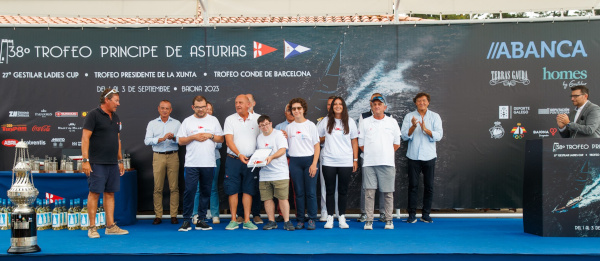 1_Monte Real entregó una mención especial a los alumnos de vela adaptada - Foto Lalo R Villar