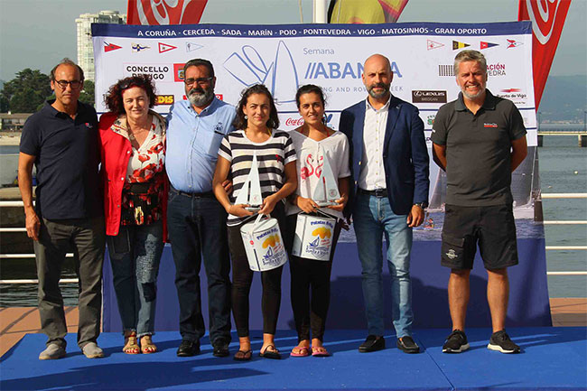 2018-09-16-Paula-y-Paloma-González-ganadoras-en-vaurien-(Foto-Pedro-Seoane)