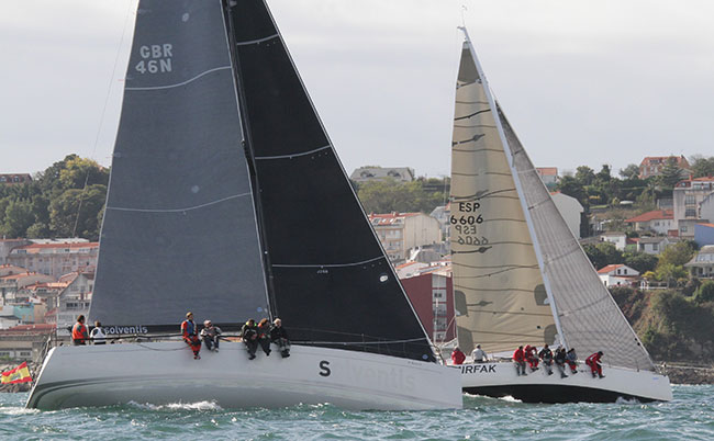 2018-10-27-Solventis-(Baiona)-y-Mirfak-(Ferrol)(Foto-Pedro-Seoane)