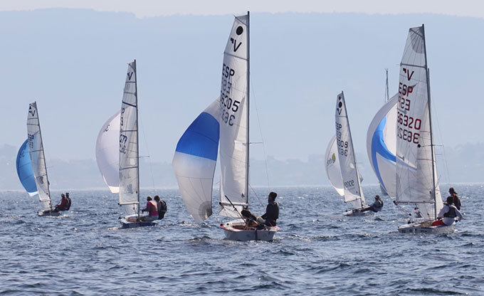 2019-09-14-Trofeo-Concello-de-Vigo-los-vaurien-en-popa-(Foto-Pedro-Seoane)