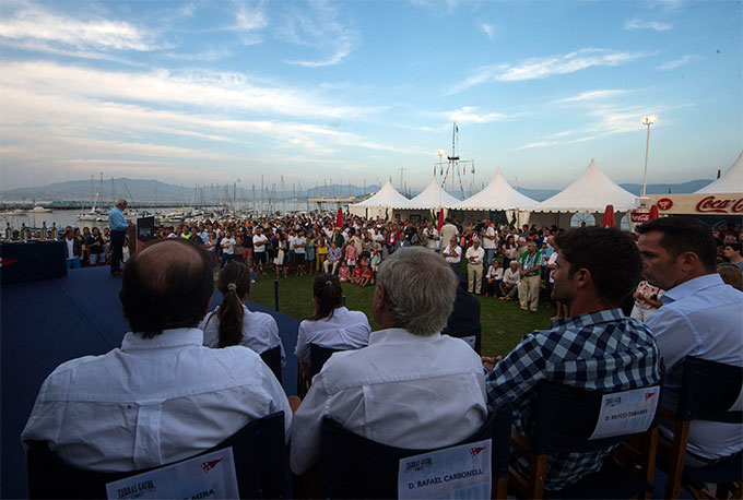 Gran-expectación-esta-tarde-en-Baiona-en-la-entrega-de-los-Premios-Nacionales-de-Vela-Terras-Gauda---Foto-Miguel-Riopa