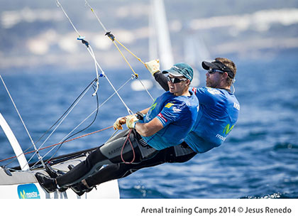 Iker-Martinez-y-Tara-Pacheco-Nacra-Foto-Jesus-Renedo