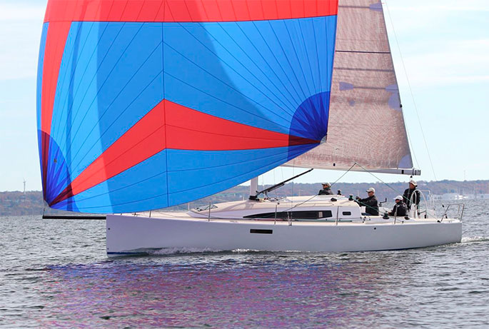 Botadura de la primera unidad del nuevo modelo del astillero J/Boats