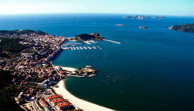 La-bahía-de-Baiona-y-el-entorno-del-Parque-Nacional-de-las-Islas-Atlánticas-de-Galicia