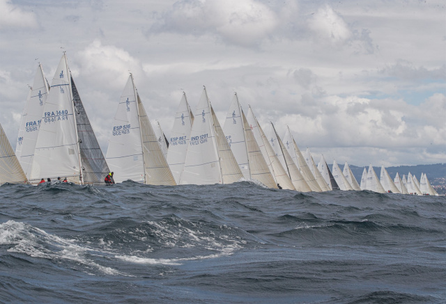 Un mar de velas en el Mundial de J80 de Baiona - Foto Lalo R Villar