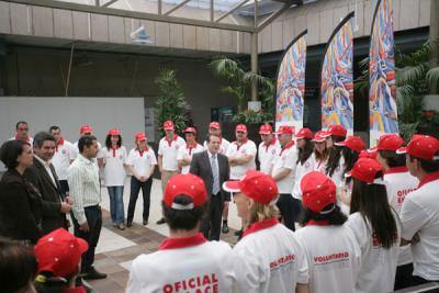 Presentados los uniformes del equipo de voluntarios del Desafío Atlántico de Grandes Veleros Presentados los uniformes del equipo de voluntarios del Desafío Atlántico de Grandes Veleros