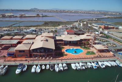 El náutico Villa de San Pedro ‘abre sus puertas’ a la embarcación de la Armada “Toralla” El náutico Villa de San Pedro ‘abre sus puertas’ a la embarcación de la Armada “Toralla”