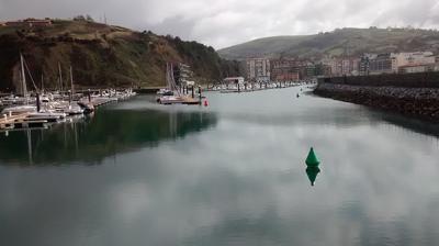 El Puerto Deportivo de Laredo estrena nuevo balizamiento El Puerto Deportivo de Laredo estrena nuevo balizamiento
