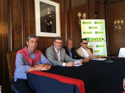 La ONCE y ASNAUGA hacen accesibles a las personas ciegas los clubes náuticos de Galicia
