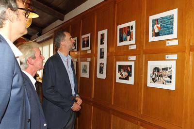 Su Majestad el Rey inaugura en Baiona la exposición del 50 aniversario del Monte Real Club de Yates 