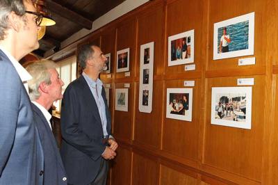 Su Majestad el Rey inaugura en Baiona la exposición del 50 aniversario del Monte Real Club de Yates 