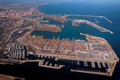 El puerto de Valencia invertirá 18 millones para recibir portacontenedores de 20.000 TEU en sus tres terminales 