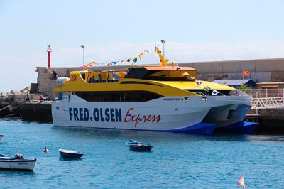 Fred. Olsen presenta un línea regular de pasaje entre tres puertos de La Gomera, que cubrirá su nuevo catamarán Benchi Express 