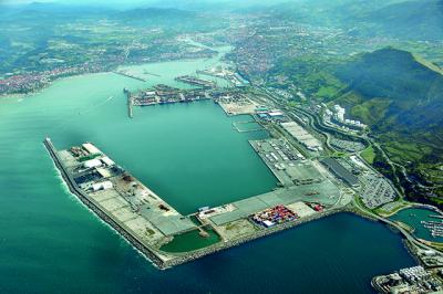 La AP de Bilbao licita la primera fase de un proyecto para un nuevo espigón por 125 millones de euros La AP de Bilbao licita la primera fase de un proyecto para un nuevo espigón por 125 millones de euros