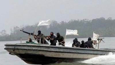 Piratas nigerianos secuestran a 5 tripulantes de un OSV tras un tiroteo con una embarcación de escolta Piratas nigerianos secuestran a 5 tripulantes de un OSV tras un tiroteo con una embarcación de escolta