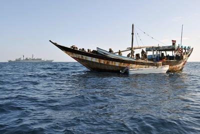 Piratas somalíes liberan a tres pescadores secuestrados en 2015 Piratas somalíes liberan a tres pescadores secuestrados en 2015