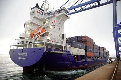 Suardíaz y DFDS crean una nueva sociedad para el desarrollo de servicios puerta-puerta. Suardíaz y DFDS crean una nueva sociedad para el desarrollo de servicios puerta-puerta.