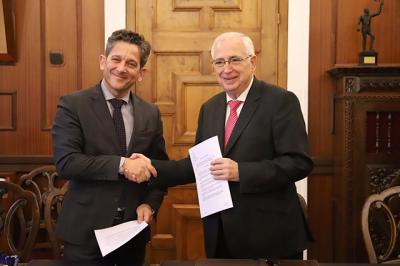 Trasmediterranea firma un acuerdo de adhesión al programa de bonos turísticos de Melilla 